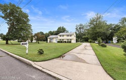 30 Clearview Drive, Tinton Falls, NJ 07724