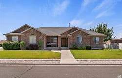 1401 W 1020 N, Clinton, UT 84015