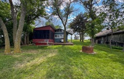 19506 Wood Vine Ln, Huron, SD 57350