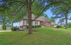205 NW Shamrock Avenue, Lee's Summit, MO 64081