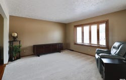 2511 EMERALD Drive, Davenport, IA 52806