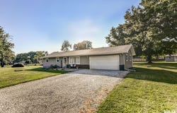 1208 Brantley Road, Taylorville, IL 62568