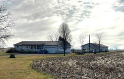 4236 Myers NE Rd, Bloomingburg, OH 43106