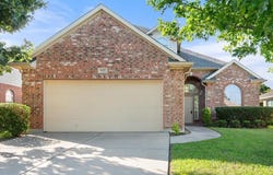 837 Pebblecreek Drive, Burleson, TX 76028