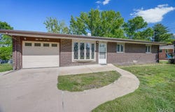 5105 Staten Drive, Godfrey, IL 62035