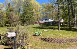 206 Sycamore Ln, Hillsville, VA 24343