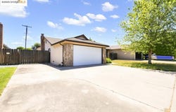 400 Rainier Dr, Lodi, CA 95242