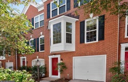 8227 SINGLELEAF LN, LORTON, VA 22079