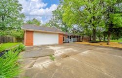 940 S Westchester Park Drive, Yorktown, IN 47396