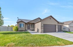 2454 E OX YOKE Dr, Eagle Mountain, UT 84005