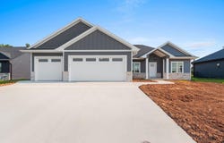 1594 PRAIRIE CLOVER Court, GREEN BAY, WI 54311