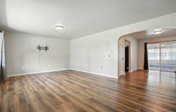 906 7th St, IA 52247