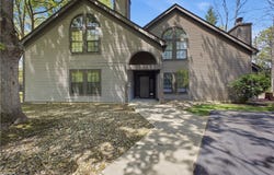 1293 Red Tail Hawk, Boardman, OH 44512