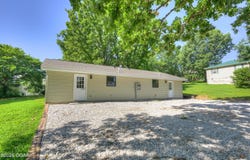 717 Benham Avenue, Neosho, MO 64850