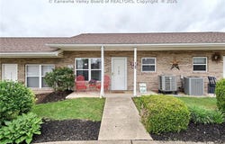 3180 Putnam Avenue, Hurricane, WV 25526