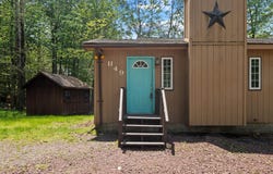 8531 Hillcrest Drive, Tobyhanna, PA 18466