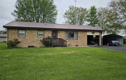 104 Green Park Drive, Portland, IN 47371-9294