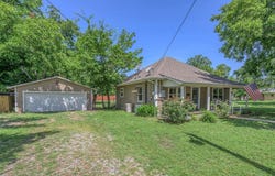 1305 14th Street, Honey Grove, TX 75446