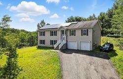 1224 Clover Road, Long Pond, PA 18334
