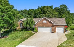 3569 Warwick Glen Drive NE, Rockford, MI 49341
