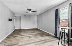 3008 Treeview Ct, Louisville, KY 40214