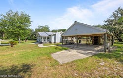 124 E GRANDVIEW Drive, East Palatka, FL 32131