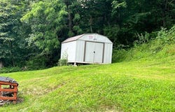8134 State Route 800 SE, Uhrichsville, OH 44683