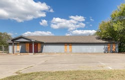 6409 W Poly Webb Road, Arlington, TX 76016