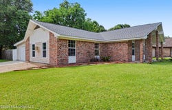 113 Gettysburg Circle, Ocean Springs, MS 39564