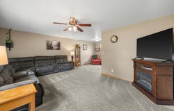 9537 W Sarasota Pl, Wauwatosa, WI 53222