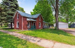 618 N River Avenue, Alma, MI 48801