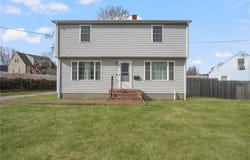 4 Halsey Avenue, Middletown, RI 02842