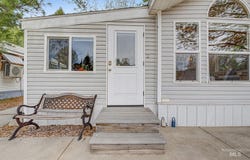 514 Sawyer St, Cascade, ID 83611