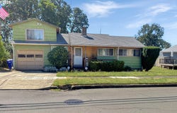 515 E HEREFORD ST, Gladstone, OR 97027