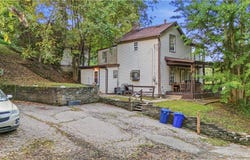 2514-2516 Dalemount St, Beechview, PA 15216