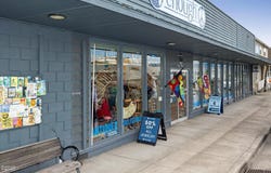 140 NW HWY 101, Waldport, OR 97394