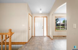 808 Whitewood Ave, Sioux Falls, SD 57106