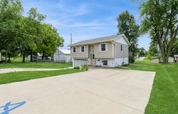 1122 E Avenue, Albia, IA 52531