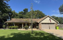 1012 S Leslie Street, Stuttgart, AR 72160