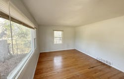 8424 N Fox Croft Ln, Fox Point, WI 53217