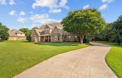 250 Timberleaf Drive, Double Oak, TX 75077