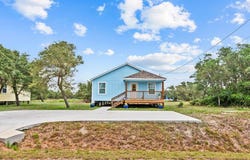 2111 Lone Star Rd, ROCKPORT, TX 78382