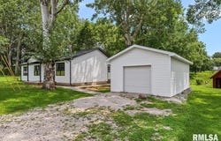 219 N COOK Street, Edinburg, IL 62531