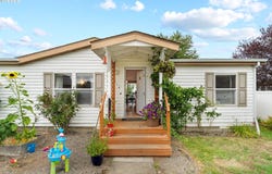 614 S 10TH St, StHelens, OR 97051