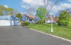 86 Abinet Ct, Selden, NY 11784
