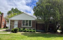 24680 Kenosha St Street, Oak Park, MI 48237