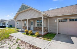 213 Lockwood Court, Hubert, NC 28539