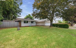 1360 SW 2ND St, McMinnville, OR 97128