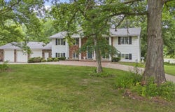 201 E LAKE SHORE Drive, Edelstein, IL 61526