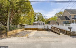 220 CAROLINE AVENUE, VILLAS, NJ 08251